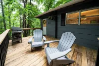 Tranquil & Stylish: Wineries, Hiking, 5min to Town, Hot Tub, Firepit, King bed - 4성급