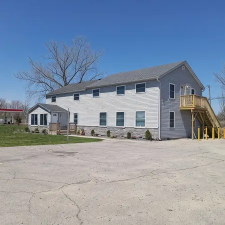Fishermen and large groups will love this spacious building! Plenty of parking!