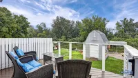 Chain O' Lakes life...serene bay w/ private beach access. Kayaks & Boats welcome