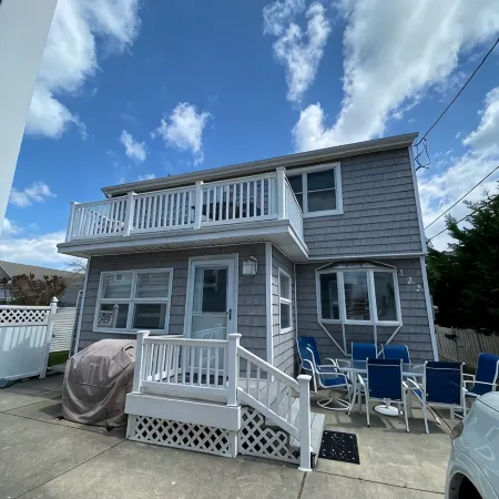 Single-family home in Avalon—walk to beach and town