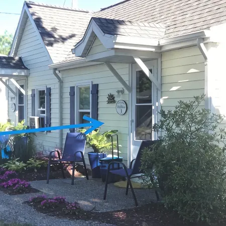Vintage Cozy Cottage 2 Blocks from Ludington Beach