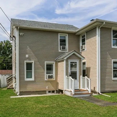 2 BEDROOM APARTMENT IN BRISTOL NEAR PLAINVILLE