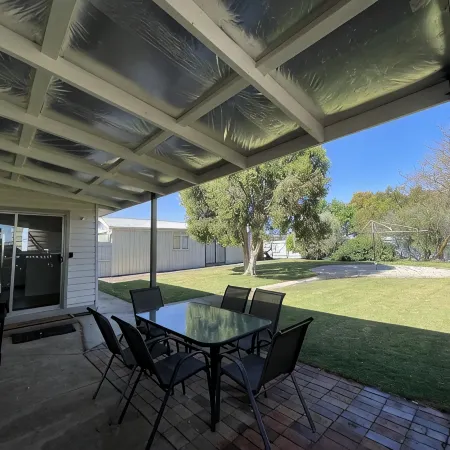 Central Murtoa Home with Lake view, family friendly.