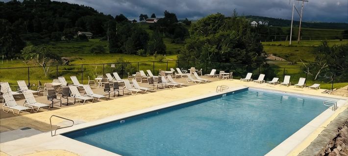 Modern Mountain Retreat — Perfectly Situated-Central AC- Pool! Hotels in Tucker County