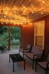 Secluded Magnolia Cabin & Hot Tub - Wifi