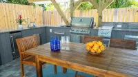 Heated Pool+Spa+BeachWalk+Bikes+MiniGolf+Beach Essentials &Toys+Outdoor Kitchen - 4 tähden