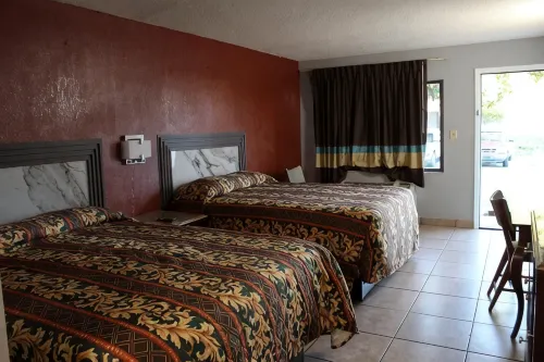 Oak Ridge Inn - 2-Star