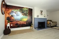 Global Vibes Parlor Renovated home,1 min to  golf course & close to two stadiums - Wifi