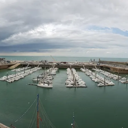 "The Heart of Fecamp" between beach and city center