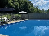 Trail Riders Retreat! Hatfield McCoy Trails. Private Pool. Loads of Parking! Hotels in Tug Hardee