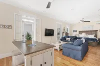 Downtown Bristol Condo Near Ferry & Waterfront