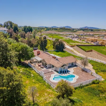 GREAT LOCATION! CLOSE TO PELTZER, LORIMAR, FAULKNER, LONG SHADOW WINERIES!