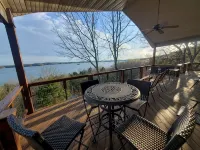 Fox Den- MAGNIFICENT Lake View! 5 minute walk or drive to shoreline!