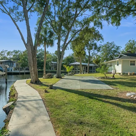 OLD HOMOSASSA- RIVER WATERFRONT HOUSE ICE MACHINE-DEEP BAY- FOUR KAYAKS