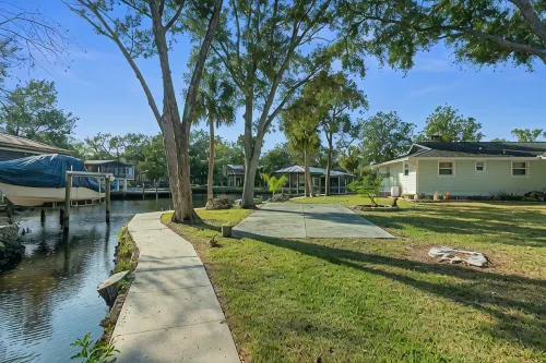 OLD HOMOSASSA- RIVER WATERFRONT HOUSE ICE MACHINE-DEEP BAY- FOUR KAYAKS - balcony