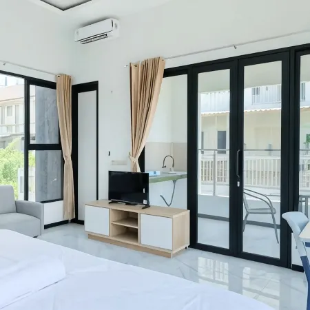 Urbanview Golden Barbie Near Jawa Timur Park 2