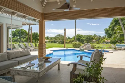 ATTRACTIVE RATES JUST REMODELED  - Near Beach 4 BD Amazing Golf View Villa 酒店