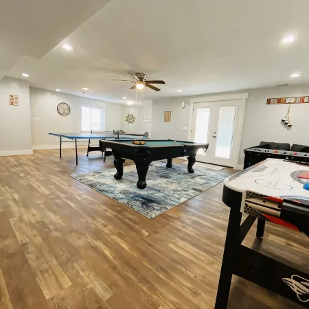 Relax at Loving Life at the Greens! 8 Bed 4.5 Bath Bear Lake Home w/Beds for 33!