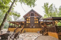 Deer Hollow Lodge: 4 Master Suites, Pool Table, Hot Tub & Fire Pit - 2 stjerner
