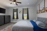 Cozy & spacious 4-bedroom house in Del Valle.  Minutes to COTA, Tesla, & I45