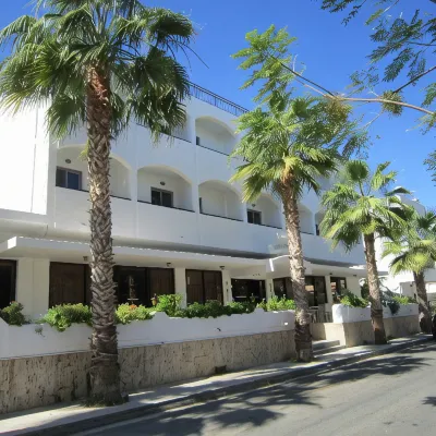 Imperial Hotel Hotel berhampiran Pantai Lambi