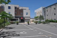 Ibis Istres Trigance - parking