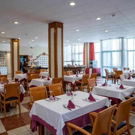 Hotel Pino Alto by Alegria Отели рядом с достопримечательностью «Пляж Каса-дельс-Льядрес»