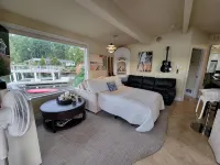 Unique Lake Goodwin Waterfront Cabin with Private Hot Tub and Boat Moorage - Alppimaja