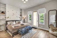 Gorgeous 6br Villa in Lovely Austin wt Massive Pool & Hot Tub + Goats & Chickens - 4-Star