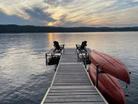 Cozy 2br cottage with firepit, long lake views, lake access and shady/sunny dock Hotels in Castleton