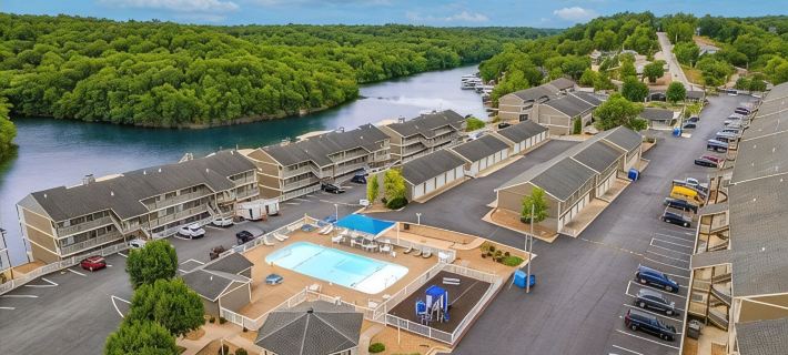 Lazydays Pet-friendly Condo w/ Pool & Slip at 3M Hotels in Osage Beach