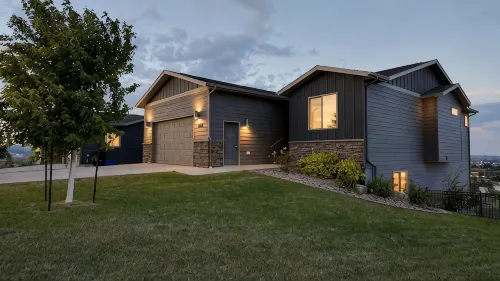 The Overlook - Spacious Modern Home with Panoramic Rapid City Views - chambre d’hôtes