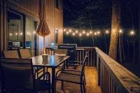 Stylish Pocono Cabin • Fire Pit • Sleeps 8 - Wifi