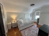 Warm, Charming 3Br House w Fenced Yard in Quiet Neighborhood Close to Everything - Homestays