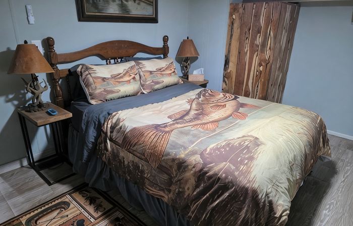 Charming 3-bedroom cabin in delightful Stockton with WiFi, AC,
