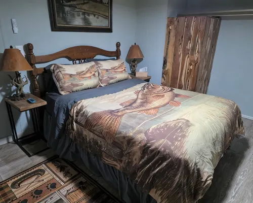Charming 3-bedroom cabin in delightful Stockton with WiFi, AC, Hotels in Cedar County