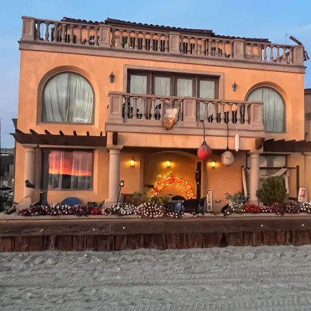 Ocean-Front Beach Studio Apartment On the Sand, kitchenette, Great wi-fi