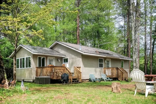 Quaint Clam 2 Bedroom Home - Homestays