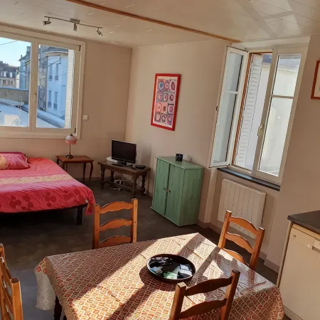 Bright, spacious cocoon 5 min from station