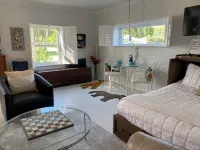 Closest studio to Vanderbilt Bch, lovely remodel, yard, has everything & extras!