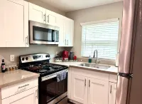 Cozy Montrose studio apartment with free parking & WiFi! - Condos