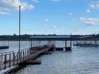 Pet friendly, private dock, 3 bedroom home in Porum, OK. Walk to Lake Eufaula. Hotels in McIntosh County