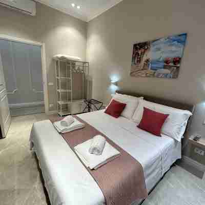 Newly renovated apartment, 10 minutes from the historic center and station. Rooms