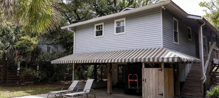 Welcome to Rainbow at Folly House – Your Beachside Retreat Near Charleston! Hotels in Folly Beach