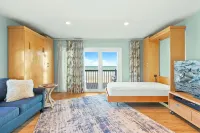The Endless Wave: Oceanfront Condo, Sunrise View, Pool, 1-mile to Dining & Pier