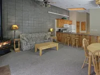 Winter, Spring, Summer or Fall, This Place Has it All! in Breezy Point Resort ブリージー・ポイントのホテル
