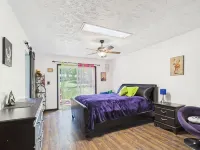 3-bedroom Pet Friendly home on 14 acres with trails and seasonal creeks. - Wifi
