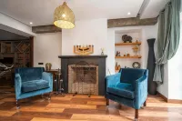 Oakmoon House