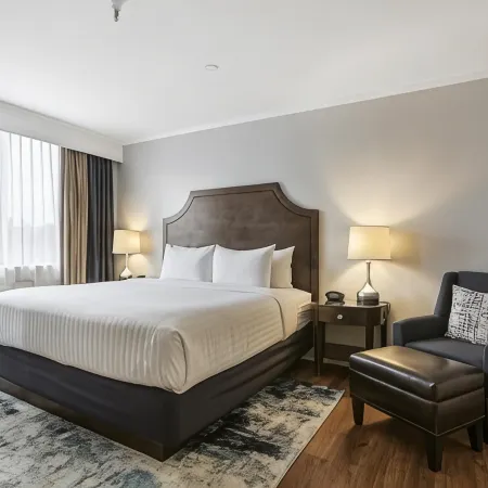 St Charles Inn, Superior Hotel Отели рядом с достопримечательностью «Тулейнский университет»