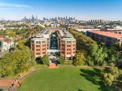 Amora Herencia Riverwalk Melbourne
